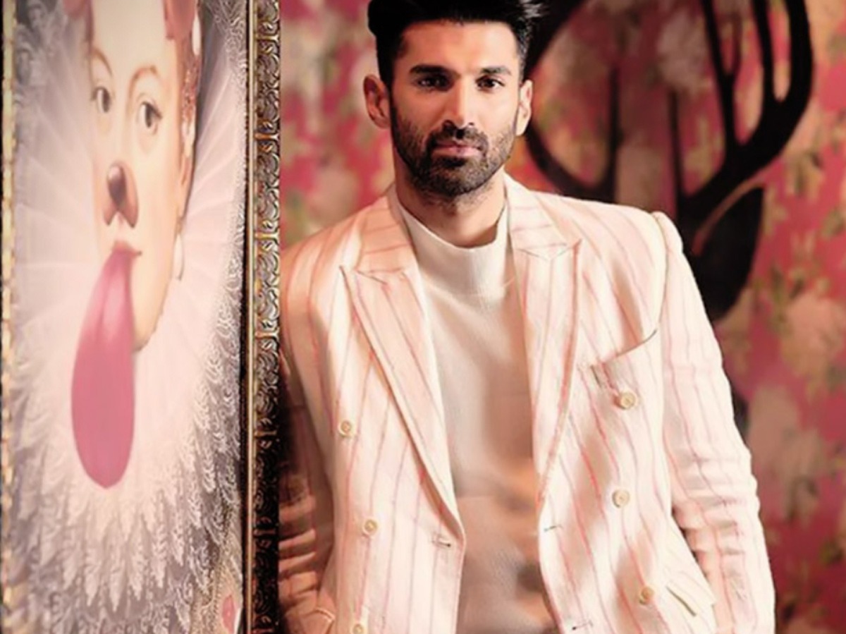 Aditya Roy Kapoor Went To Work In Slip-Ons & Baggy Shorts In The ...