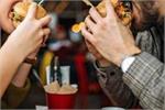 Junk Food के साथ बढ़ता है प्यार, Research ने बताया Couples के रिश्ते...