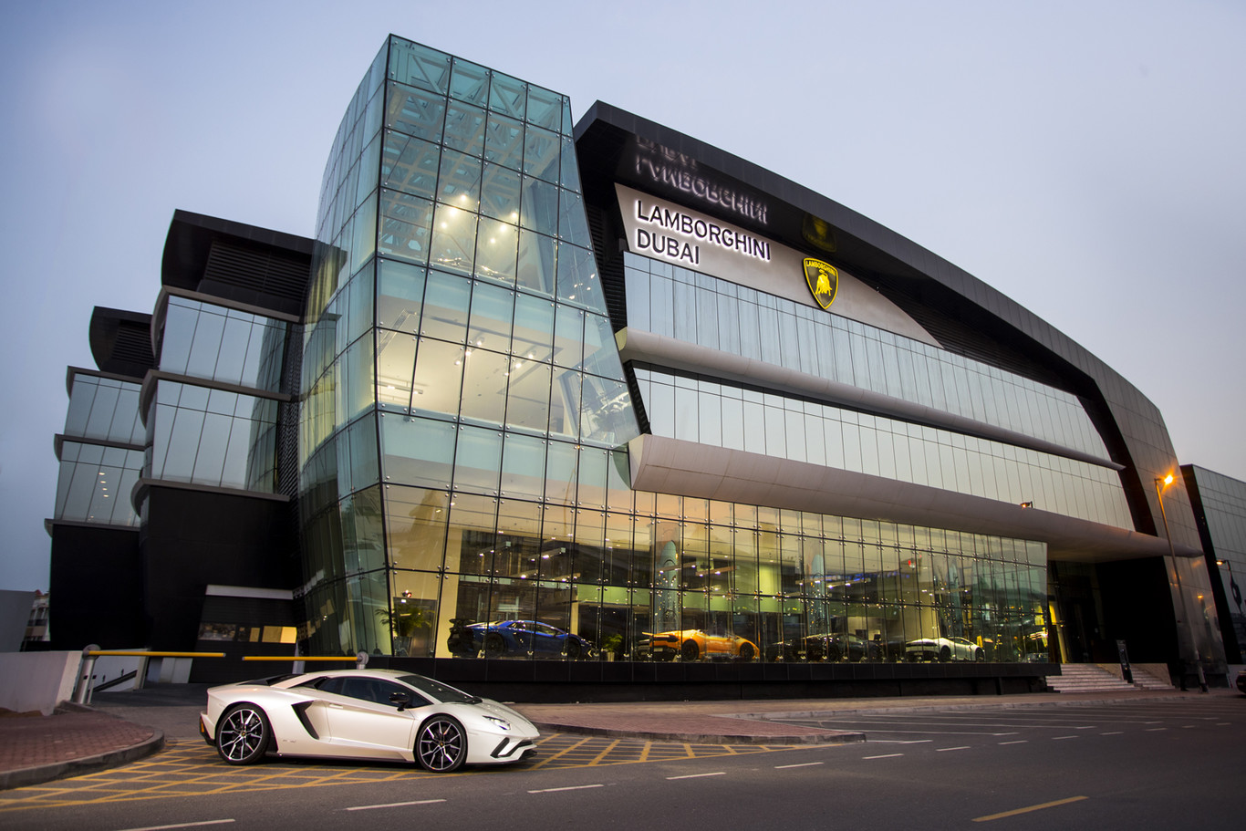 Lamborghini Dubai, el concesionario más grande del mundo es descomunal