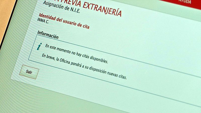 Abogados y gestores denuncian que las citas previas online para extranjer�a est�n controladas por mafias