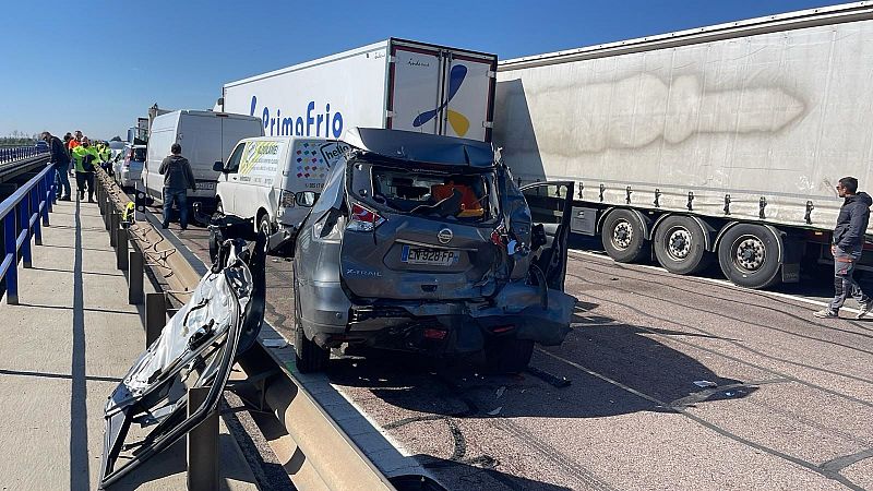 Un muerto tras un choque m�ltiple por la niebla con 40 veh�culos implicados en la AP-7 en Castell�n