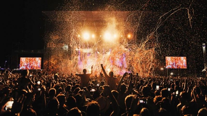 El Festival de Benic�ssim abre sus puertas con Black Eyed Peas, Andr�s Calamaro, Royal Blood o Arde Bogot�