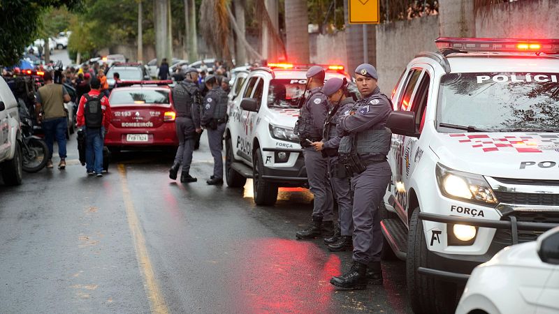 Mueren 62 personas en un accidente de avión tras estrellarse en una zona residencial de Brasil