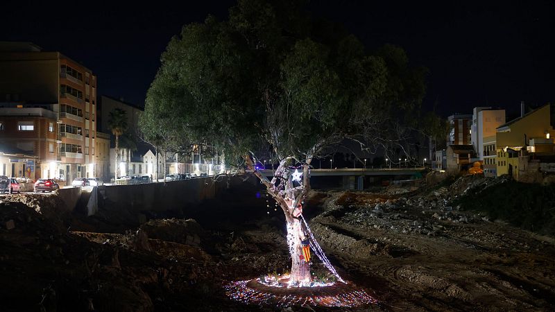 El esp�ritu navide�o que la dana no se ha podido llevar: "El ambiente es raro, pero intentamos que sean unas fiestas m�s"