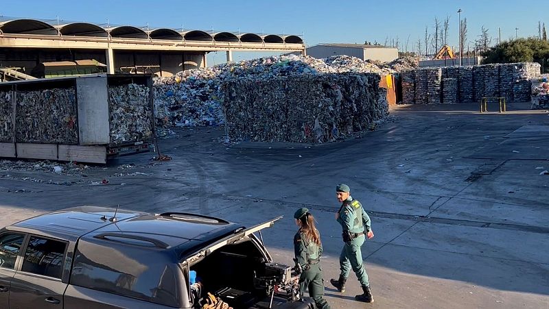 Desmantelan una red que arrojaba toneladas de residuos t�xicos procedentes de Italia en vertederos espa�oles