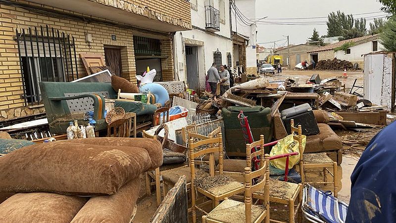 Casas inundadas, calles anegadas y corte de trenes y carreteras: las im�genes que deja la DANA