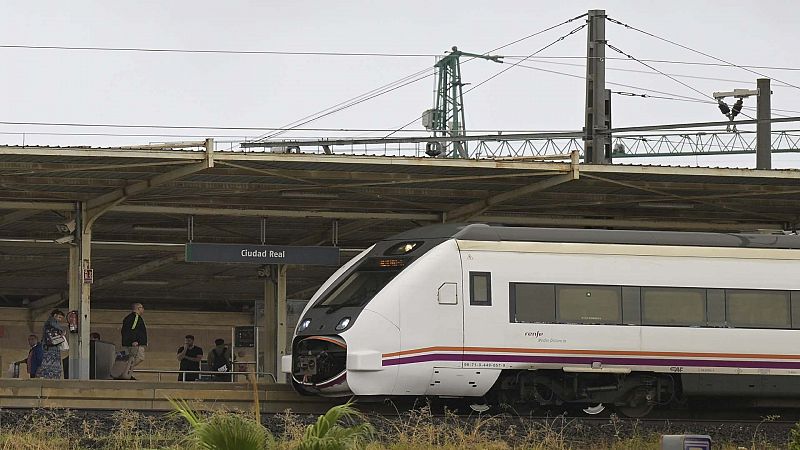 La DANA deja suspendidos los trenes del Corredor del Mediterr�neo y los que conectan Madrid con Extremadura y Andaluc�a