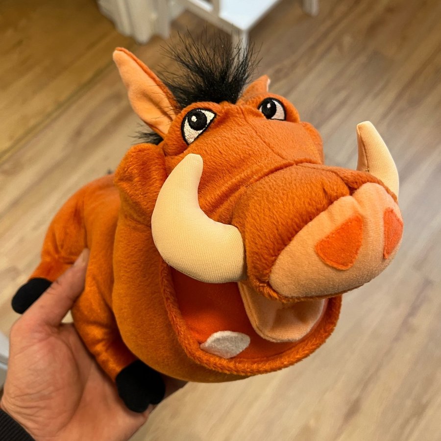 Se produkter som liknar Disney Pumbaa Plush The Lion .. på Tradera ...