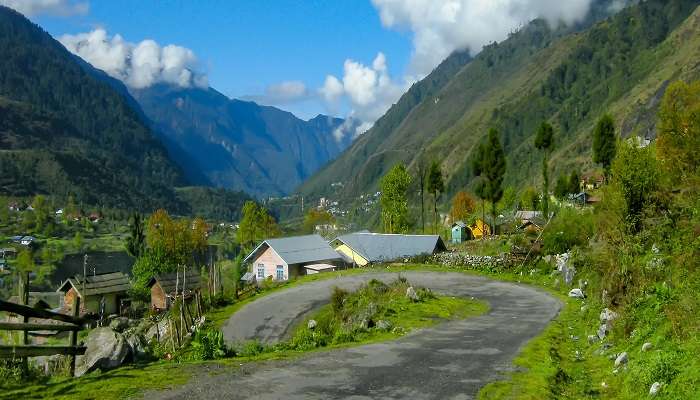 Road of Lachung in Gangtok, Places To Visit In Gangtok