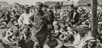 Russian soldiers in a concentration camp 21st July 1941. Date: 21st July 1941 (Mary Evans Picture Library) | Nur für redaktionelle Verwendung., Keine Weitergabe an Wiederverkäufer.