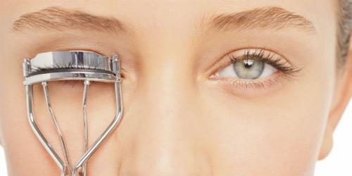 Mechanical eyelash curler vs heated eyelash curler