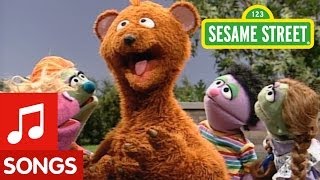 Sesame Street: Baby Bear sings "How Do You Do?"