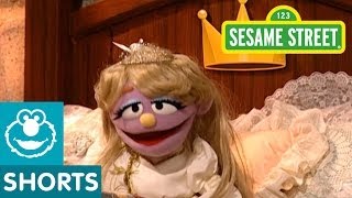 Sesame Street: Sleeping Beauty Storybook Moment