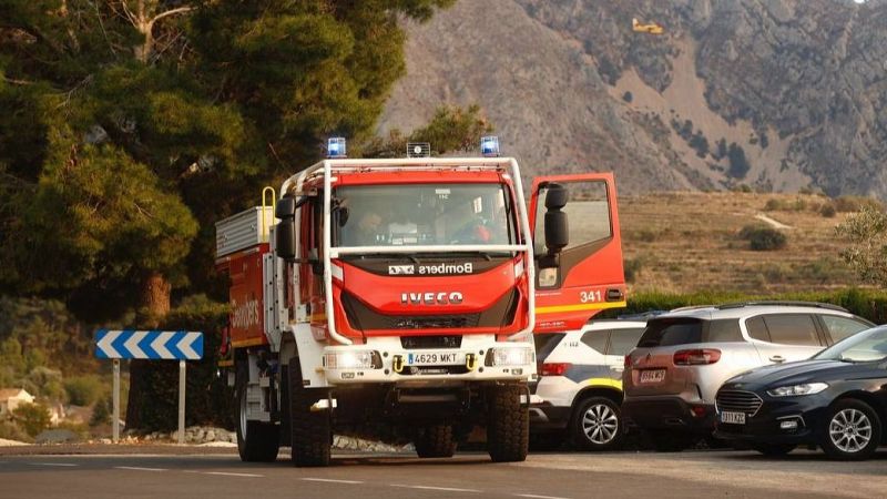 Un incendio forestal en T�rbena (Alicante) obliga a varios desalojos