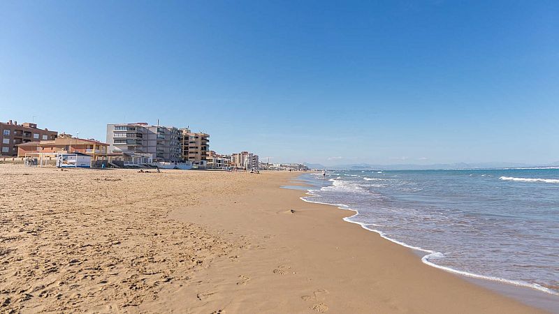 Cuatro personas mueren ahogadas en tres d�as en una playa de Guardamar del Segura, Alicante