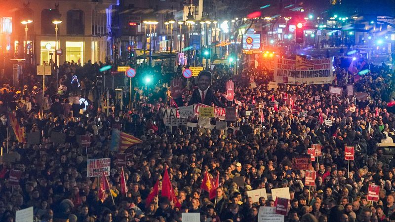 Tercera manifestaci�n masiva contra Maz�n en Valencia desde la dana del 29 de octubre