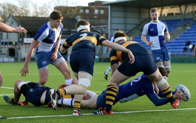 Gary Fearon scores a try