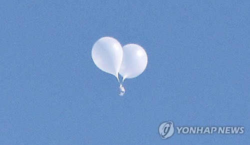  JCS: Corea del Norte lanza unos 40 globos con basura hacia Corea del Sur