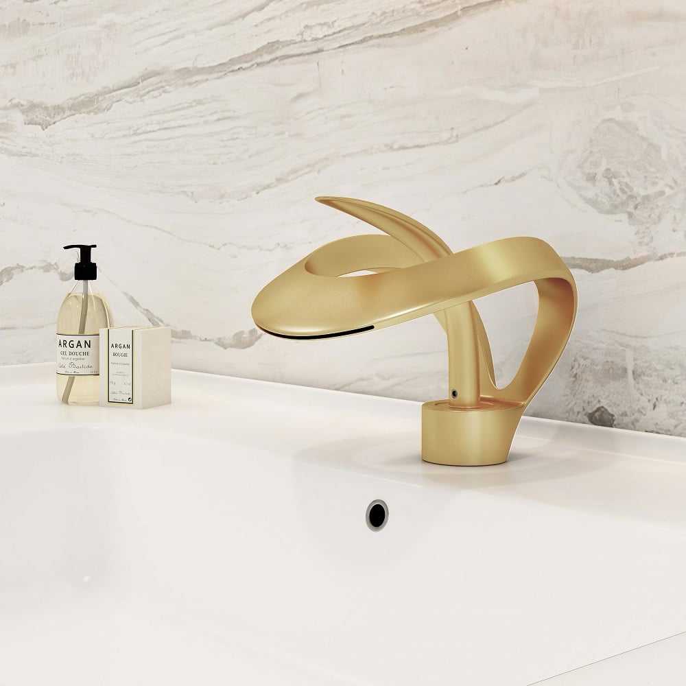 Waterfall Bathroom Sink Faucet in Gold Single Handle Solid Brass