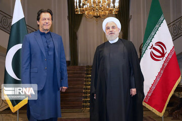 Iran president, Pakistani PM meet in Tehran