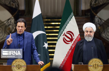 Iran president, Pakistani PM meet in Tehran