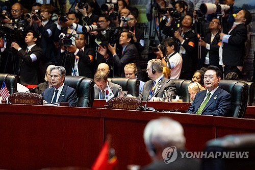 Yoon attends East Asia Summit