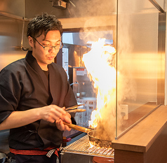 炭焼き専門 焼き鳥と馬刺し ひととき 梅田堂山店の雰囲気1