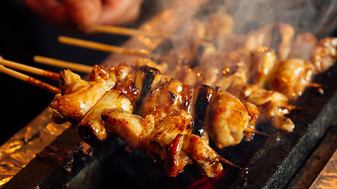 お店に近づくと焼き鳥のいーい香り！お一人様もご家族の方もカップルの方も皆大歓迎☆