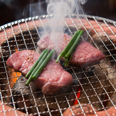 炭火焼肉肉刺しにく式 南郷18丁目店の写真