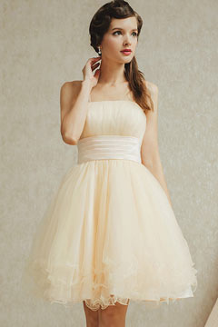 Robe de bal coupe simple en tulle avec bretelle fine