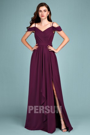 Robe élégante prune fendue pour cortège de mariage femme épaule dégagé