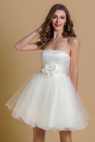 Robe de cocktail courte en tulle ivoire taille fleurie bustier droit