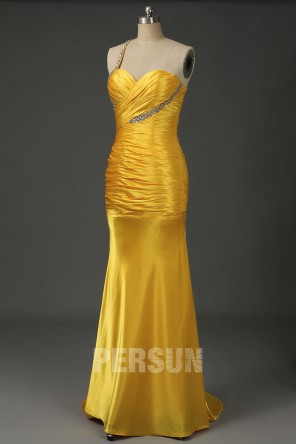 Robe de soirée moulante jaune asymétrique ornée de strass