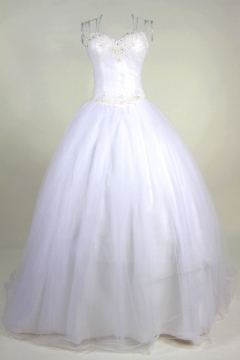 Robe de mariée en dentelle en tulle pour silhouette A décolletée en coeur ornée de bijoux