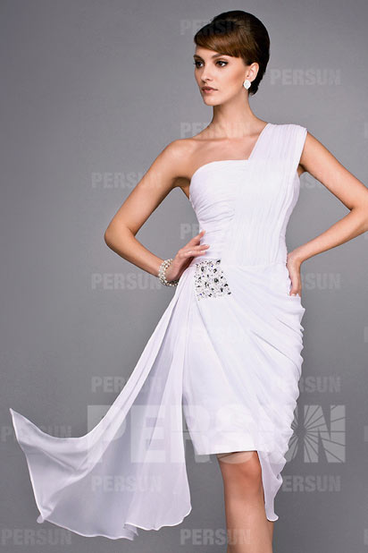 Robe épaule asymétrique blanche avec drapé