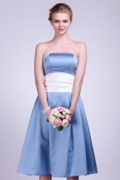 Robe demoiselle d'honneur grande taille bustier satiné bleu taille blanche au ras de genou