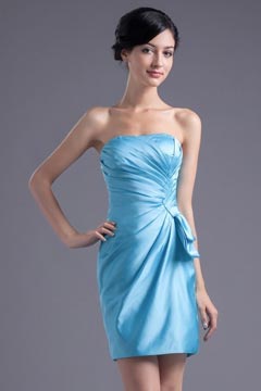 Courte robe de cocktail bleu ruchés obliques à nœud papillon en satin élastique