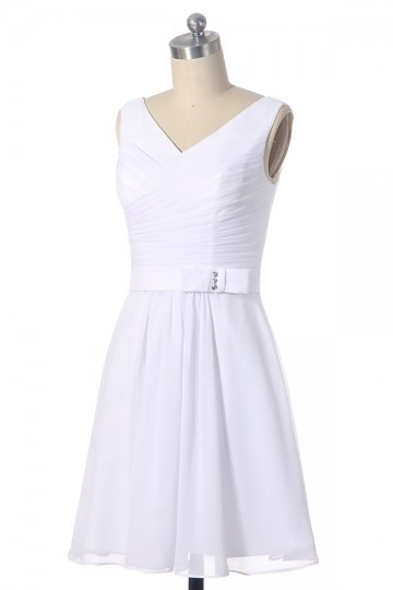 Robe de cocktail rose pâle courte col V modéré en mousseline