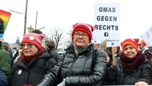 Am Dienstagabend werden Zehntausende Teilnehmerinnen und Teilnehmer bei einer Demonstration gegen Blau-Schwarz in Wien erwartet. (Bild: APA/Tobias Steinmaurer)