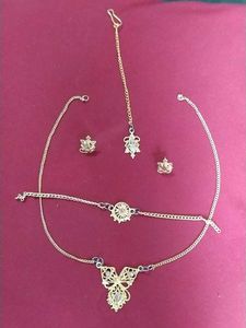 Necklace set (Necklace+Earings+Bindi+Bracelet)