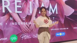 Rossa Invites Bernadya Until JKT48 Becomes A Guest Star At Here I Am Concert