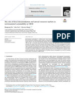 The Role of Fiscal Decentralization and Natural Resources Markets in Environmental Sustainability in OECD