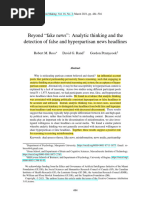 Beyond Fake News - Analytic Thining and The Detection of False and Hyperpartisan News Headlines