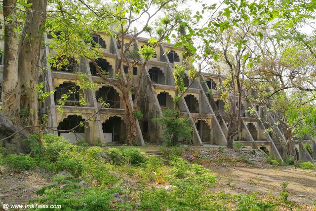 Anand Bhavan - residential Buildings at 84 Kutiya