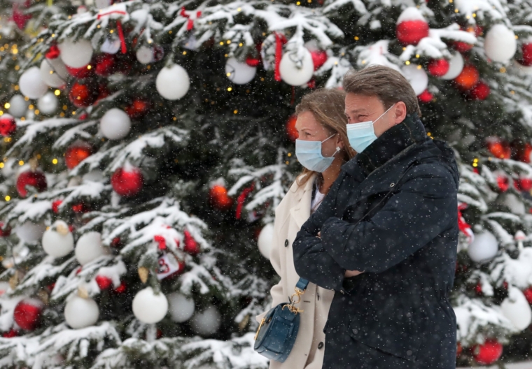 MOSCOW, RUSSIA - DECEMBER 25, 2020: People walk in central Moscow decorated in the run-up to Christmas and New Year. Sergei Karpukhin/TASS (Photo by Sergei Karpukhin\TASS via Getty Images)