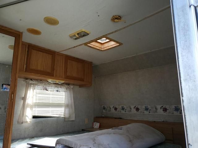 2005 Fleetwood Pioneer