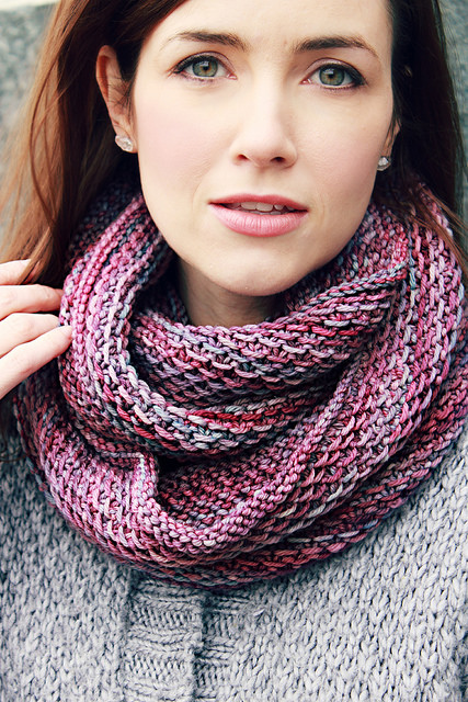 Free knitting pattern for Honey Cowl