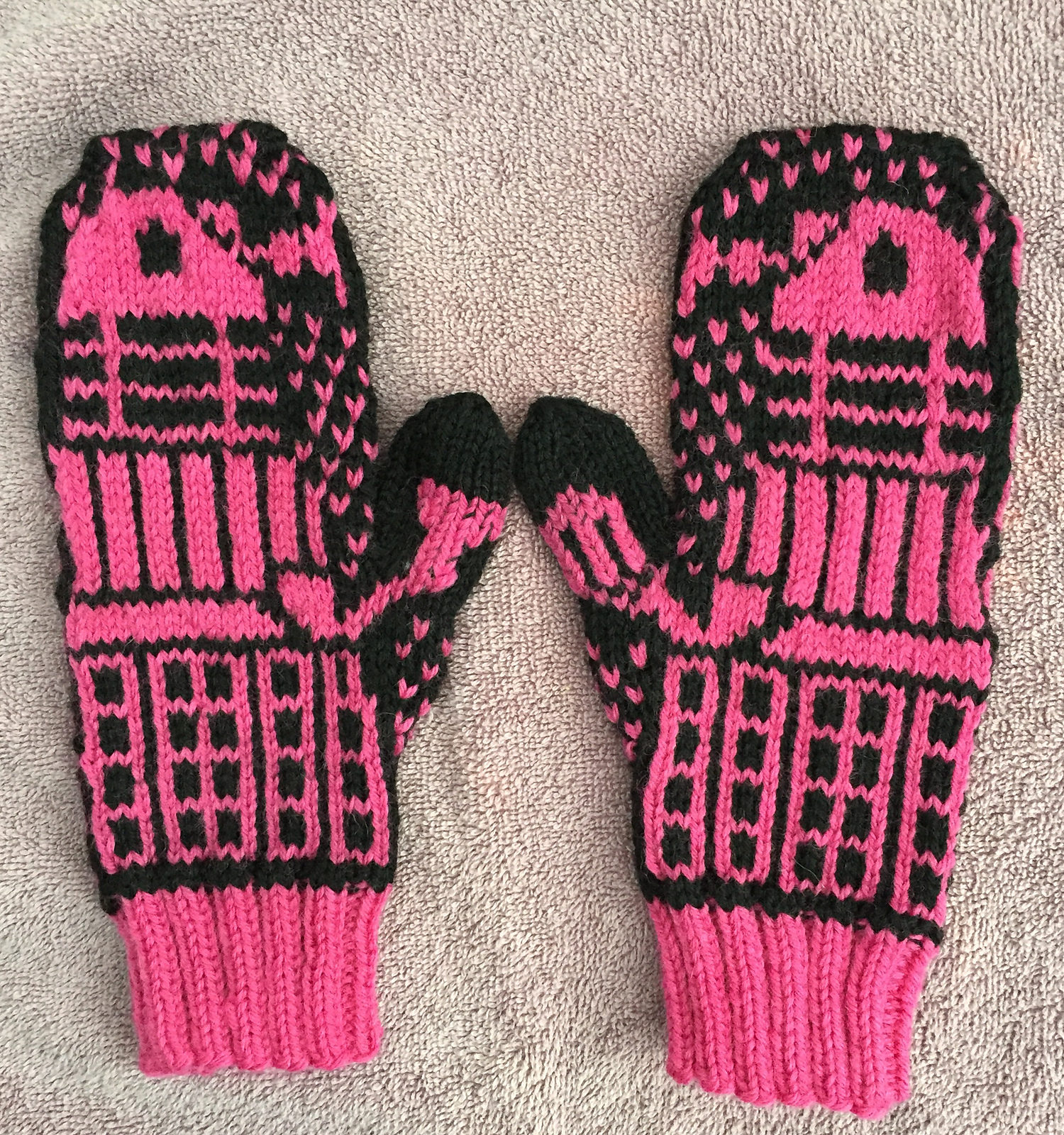 Free Knitting Pattern for Dalek Mittens