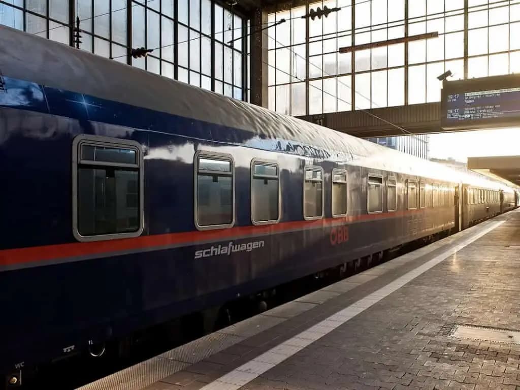 Un nuevo y elegante tren cama conecta Vienna - Roma