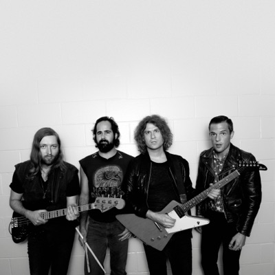 Hör dir The Killers an, schau dir Musikvideos an, lies die Biografie, finde Tourdaten und mehr!